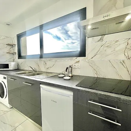 Design, New Studio, Air Conditioning, Parking Apartment *