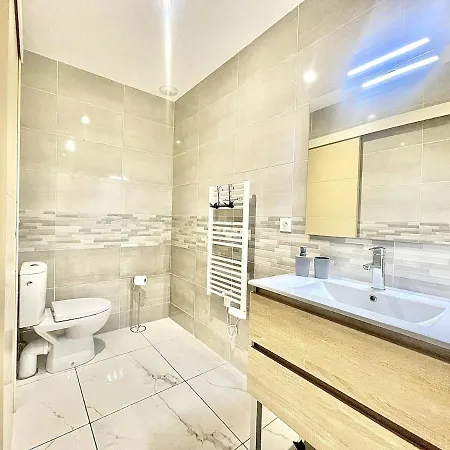 Design, New Studio, Air Conditioning, Parking Apartment *