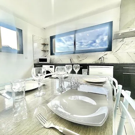 Design, New Studio, Air Conditioning, Parking Apartment