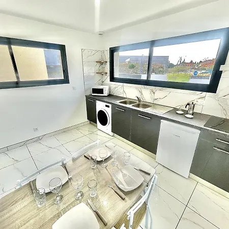 Design, New Studio, Air Conditioning, Parking