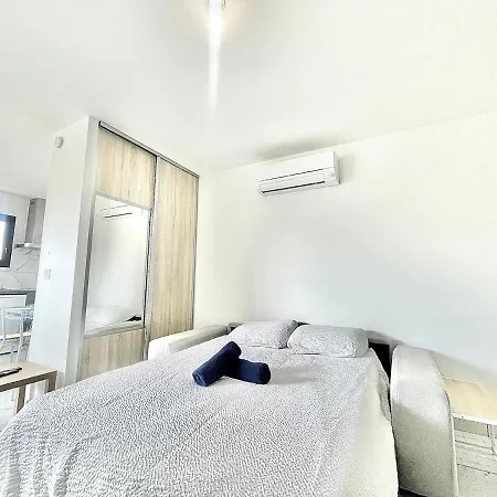 Design, New Studio, Air Conditioning, Parking 아파트 아르젤레쉬르메르