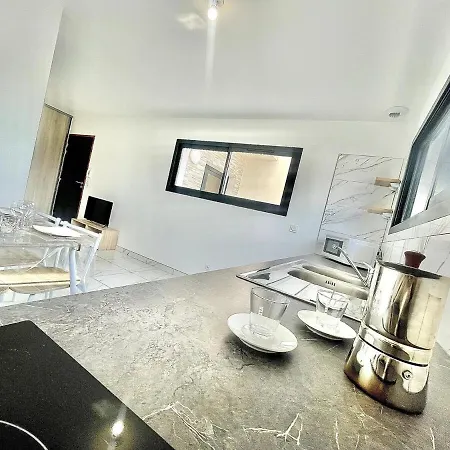 아파트 Design, New Studio, Air Conditioning, Parking 아르젤레쉬르메르