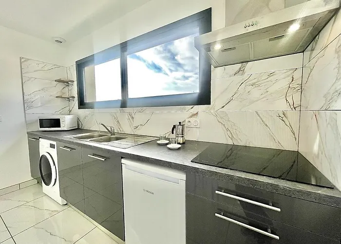 Design, New Studio, Air Conditioning, Parking Apartment *