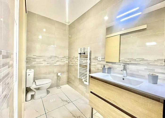 Design, New Studio, Air Conditioning, Parking Apartment *