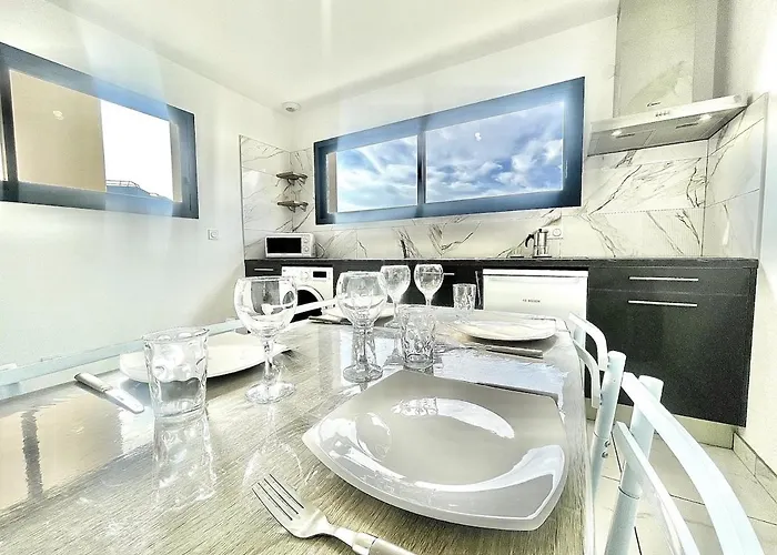 Design, New Studio, Air Conditioning, Parking Apartment